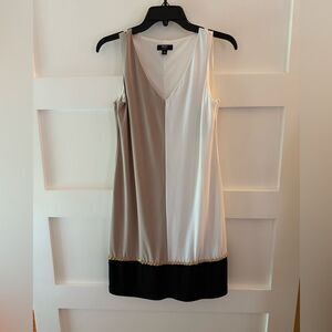 New MSK Petite Elegant Sleeveless Dress Colorblock tan, white, black Gold Trim